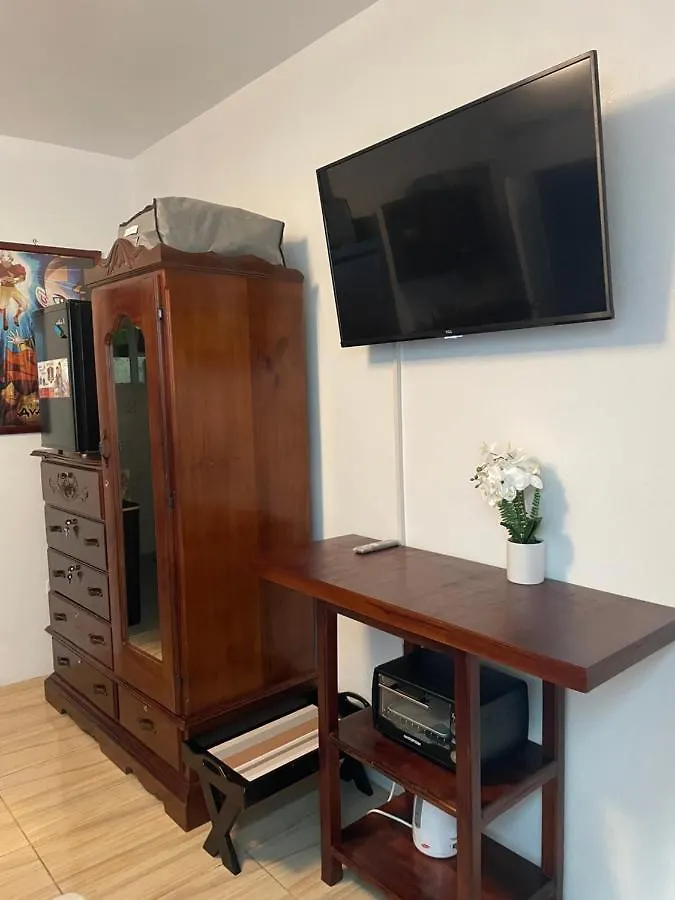 Homestay Centrally Located Room - 5 Port Antonio