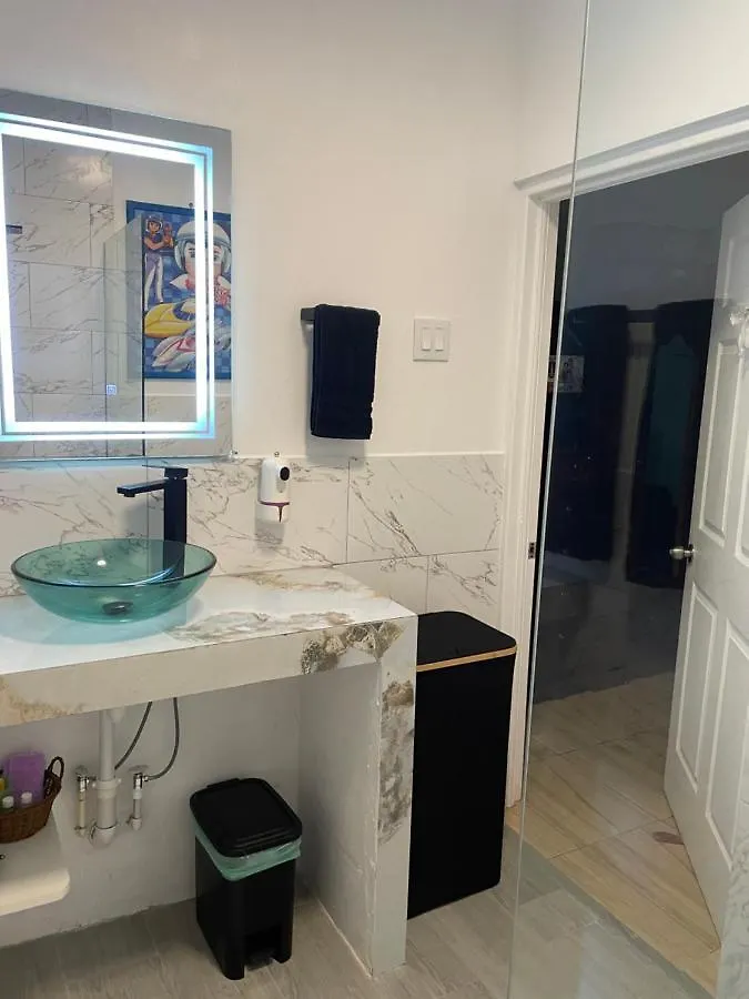 Centrally Located Room - 5 Port Antonio 0*,