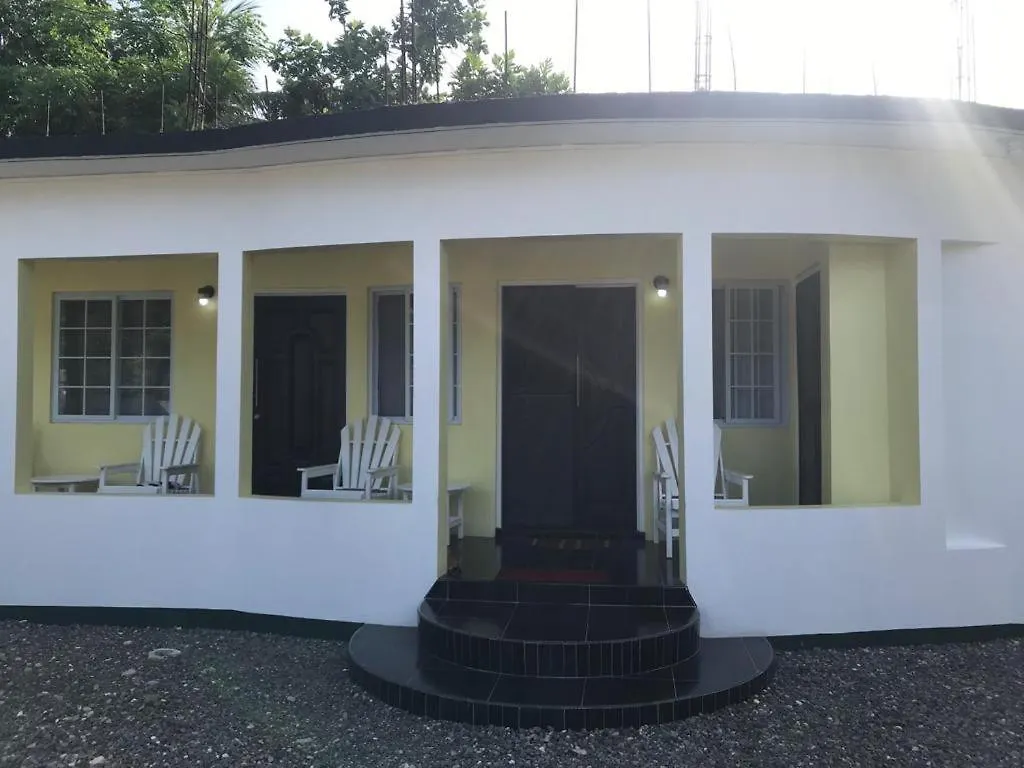 Centrally Located Room - 5 Port Antonio Privatunterkunft