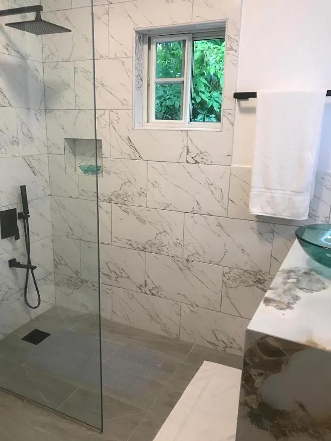 Centrally Located Room - 5 Port Antonio Privatunterkunft